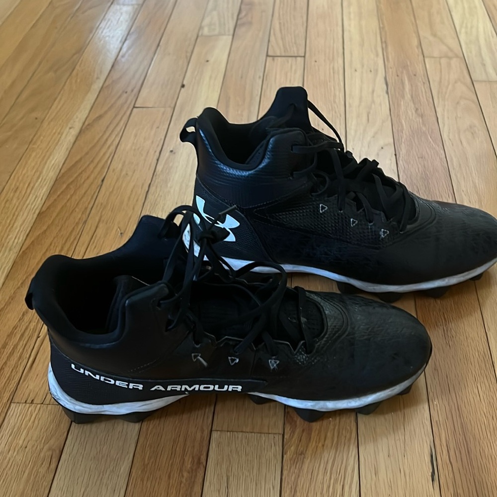 Under armor men’s football cleats size 11